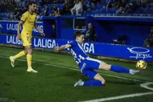 西甲榜首又易主，皇马第3次让位，巴萨笑纳大礼