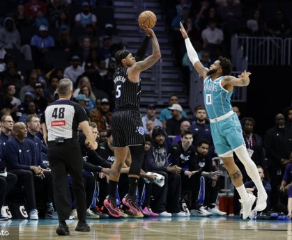 鲍尔20+6贝恩24分 班凯罗20分黄蜂大胜魔术