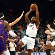 伦纳德25分祖巴茨14+20 快船大胜太阳